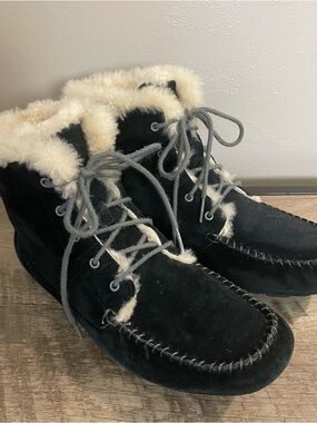 Women's UGG Black Suede CHICKAREE Lined SHEARLING ANKLE Boots Moccasins BOOTIES